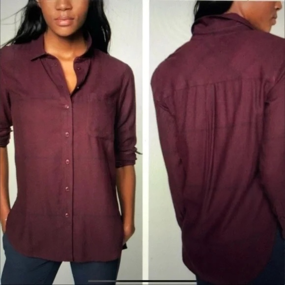 Athleta small women’s button up shirt